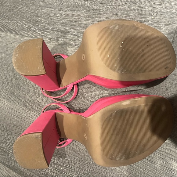Pink Pumps - Picture 7 of 7
